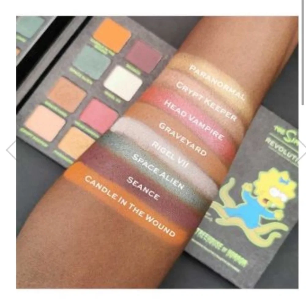 Revolution The Simpson Treehouse Of Horror Alien Maggie Eyeshadow Palette